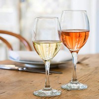 Maldive Wine Glasses with Wine